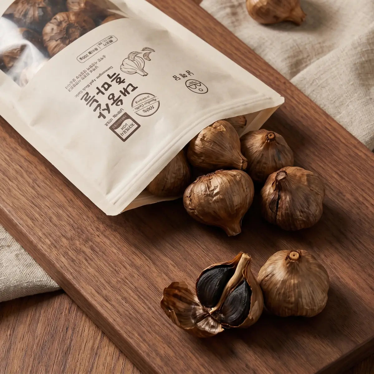 Korean Black Garlic | Heuk Maneul · Allium sativum | 7.05 oz